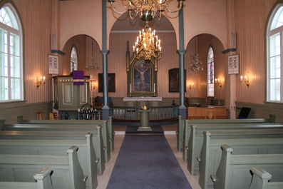 Fil:Nordby kirke, Ås Kirkerommet sett fra bakdør.jpg