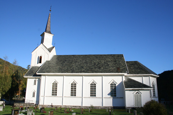 Fil:Nore kirke, Norefjord Fasade 2.jpg