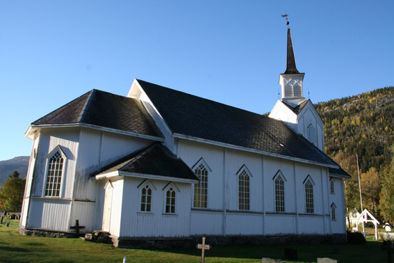 Fil:Nore kirke, Norefjord Fasade 4.jpg