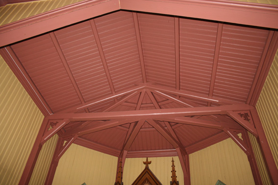 Fil:Nore kirke, Norefjord Himling over kor.jpg