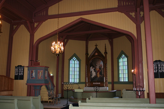 Fil:Nore kirke, Norefjord Koråpningen.jpg