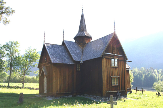 Fil:Nore stavkirke Fasade 1.jpg