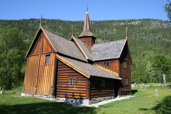 Fil:Nore stavkirke Fasade 4.jpg