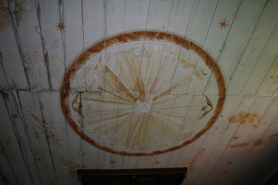 Fil:Nore stavkirke Himlng over kor.jpg