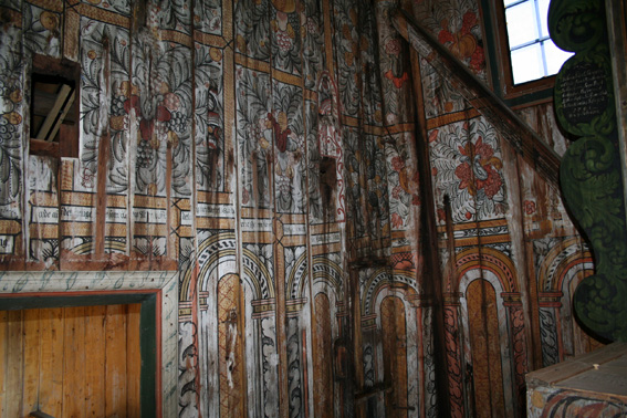 Fil:Nore stavkirke Maleri på vegg i kor 2.jpg