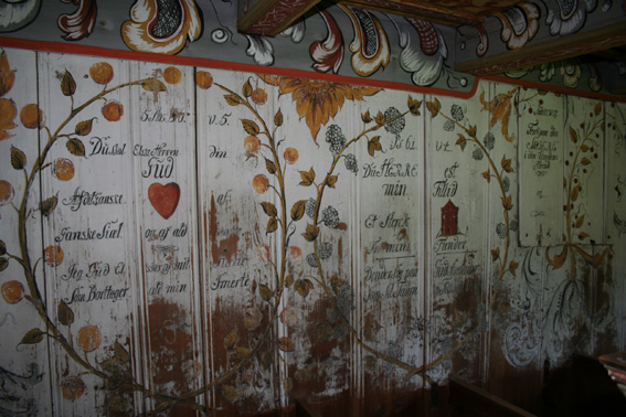 Fil:Nore stavkirke maleri på vegg under galleri 2.jpg