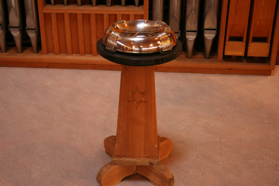 Fil:Nygård kirke Døpefont 1.jpg