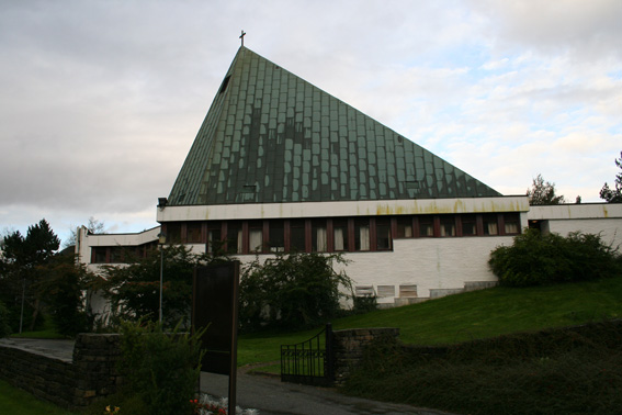 Fil:Nygård kirke Fasade 4.jpg