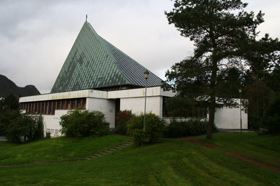 Fil:Nygård kirke Fasade 5.jpg