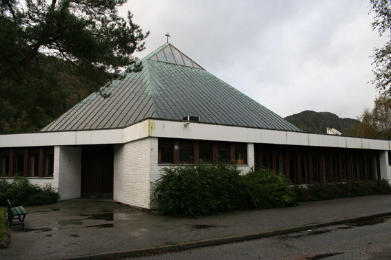 Fil:Nygård kirke Fasade 6.jpg