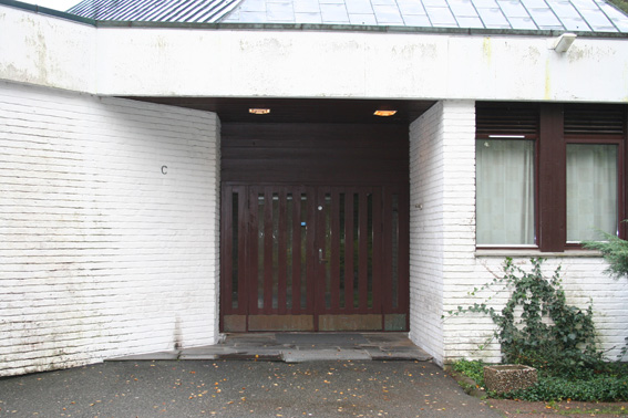 Fil:Nygård kirke Hovedinngang.jpg