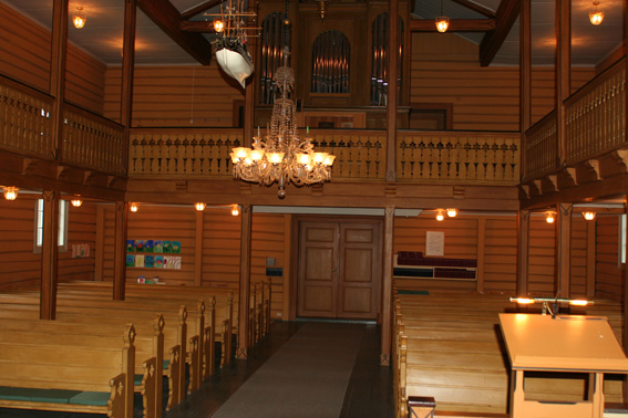 Fil:Nykirke kirke, Modum Kirkerommet bakre.jpg