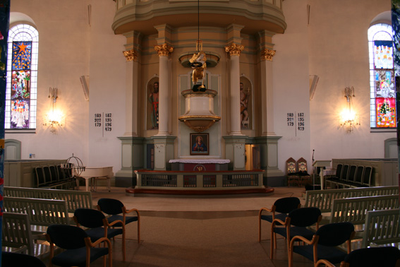 Fil:Nykirken i Bergen Kirkerom fremre 2.jpg