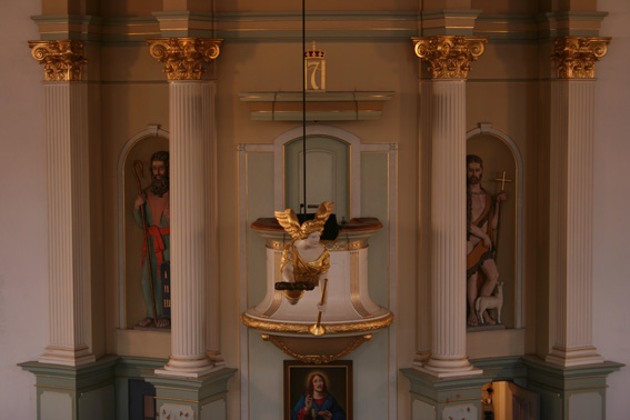 Fil:Nykirken i Bergen Prekestol 3.jpg