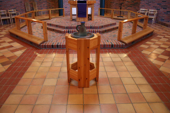 Fil:Nysæter kirke Døpefont 1.jpg