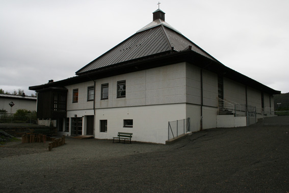 Fil:Olsvik kirke Fasade 2.jpg