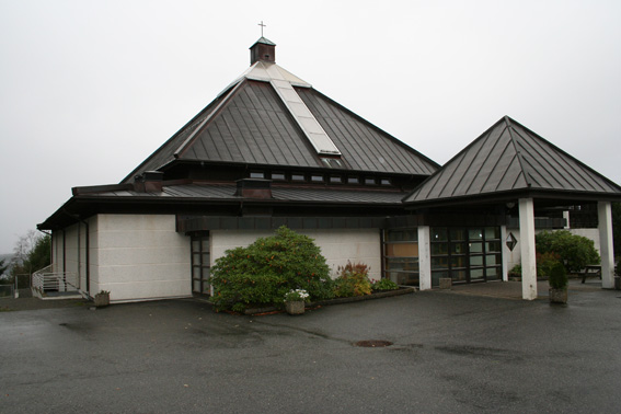 Fil:Olsvik kirke Fasade 5.jpg