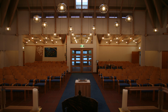 Fil:Olsvik kirke Kirkerom bakre.jpg