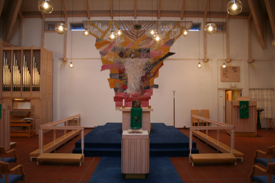 Fil:Olsvik kirke Koråpning.jpg