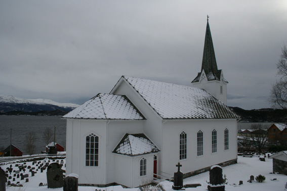 Fil:Onarheim kyrkje Fasade 6.jpg