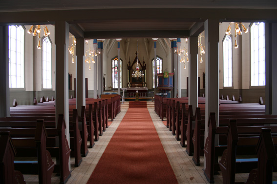 Fil:Onarheim kyrkje Kirkerom fremre.jpg