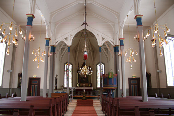 Fil:Onarheim kyrkje Koråpning.jpg