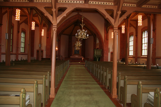 Fil:Onsøy kirke Kirkerommet fremre.jpg