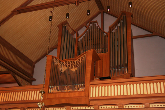 Fil:Onsøy kirke Orgelet 1.jpg