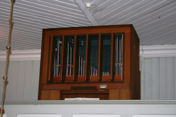 Fil:Oppegård kirke Orgelet 1.jpg