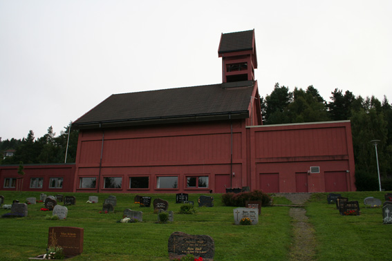 Fil:Ostereidet kyrkje Fasade 6.jpg