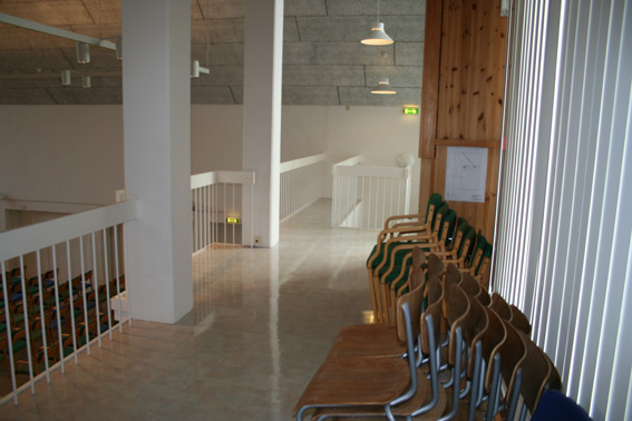 Fil:Ostereidet kyrkje Galleri.jpg