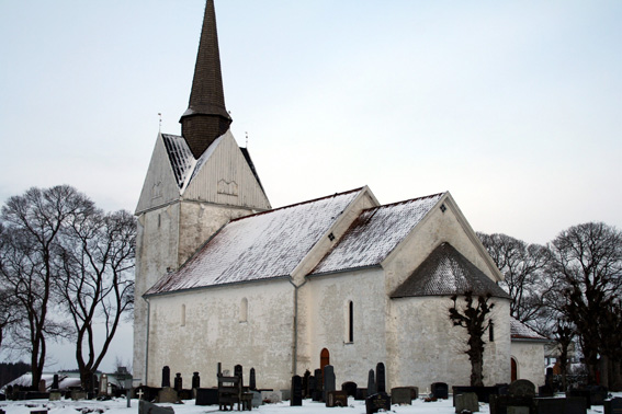 Fil:Råde kirke Fasade 2.jpg
