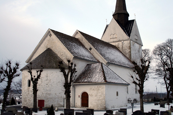 Fil:Råde kirke Fasade 4.jpg