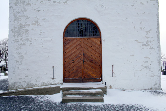 Fil:Råde kirke Hovedinngang.jpg