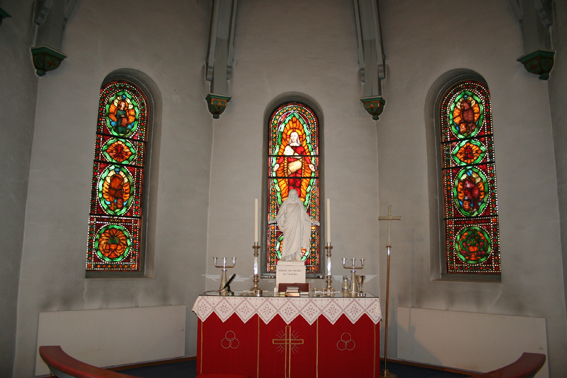 Fil:Råholt kirke Alterbilde.jpg