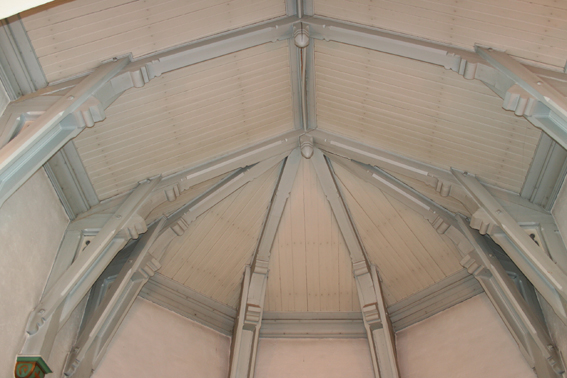 Fil:Råholt kirke Himling over kor.jpg