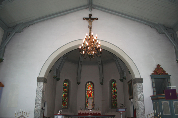 Fil:Råholt kirke Koråpning.jpg