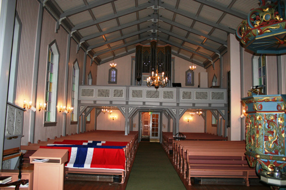 Fil:Rælingen kirke Kirkerommet bakre.jpg