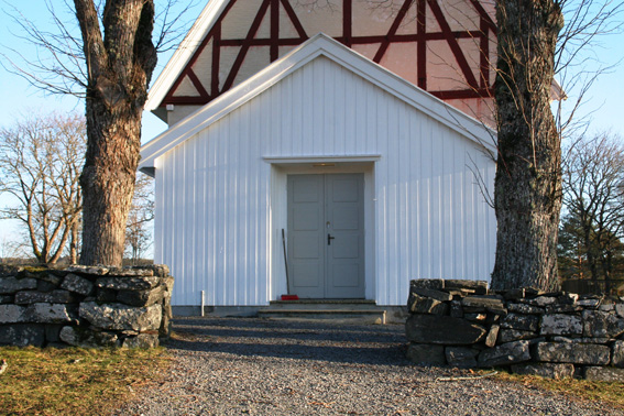 Fil:Rødenes kirke Hovedinngang.jpg