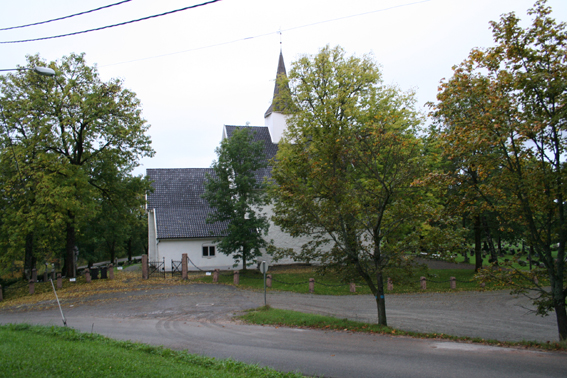 Fil:Røyken kirke Avstandsbilde.jpg