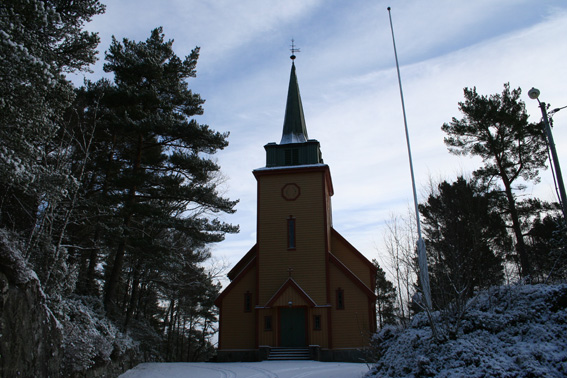 Fil:Reksteren kyrkje Fasade 1.jpg