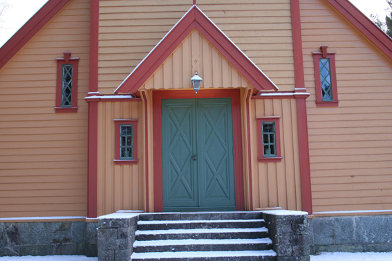 Fil:Reksteren kyrkje Hovedinngang.jpg