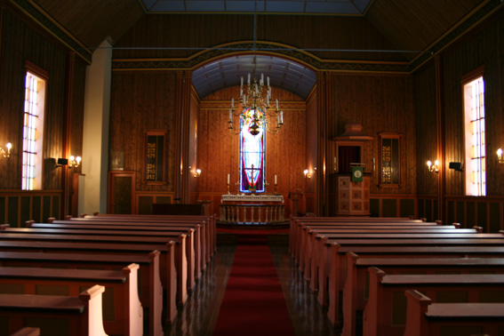 Fil:Reksteren kyrkje Kirkerom fremre.jpg