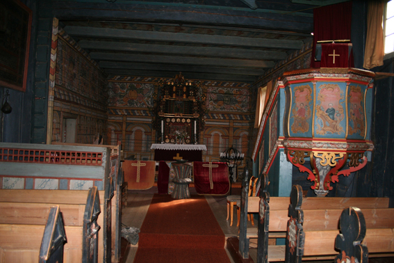 Fil:Rollag stavkirke Koret.jpg