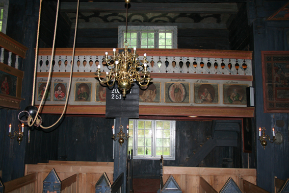 Fil:Rollag stavkirke Skip nord.jpg