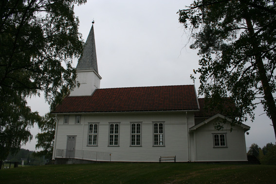 Fil:Rud kirke Fasade 2.jpg