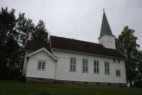 Fil:Rud kirke Fasade 4.jpg