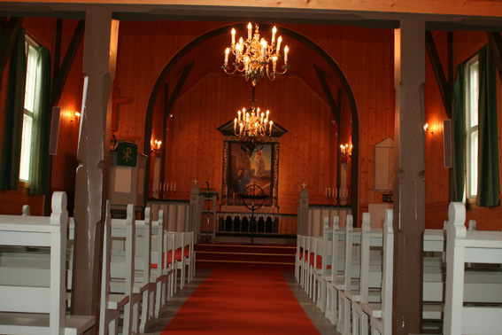 Fil:Rud kirke Kirkerommet fremre.jpg
