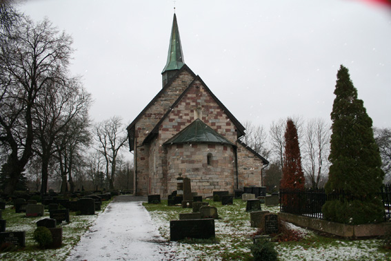 Fil:Rygge kirke Fasade 2.jpg