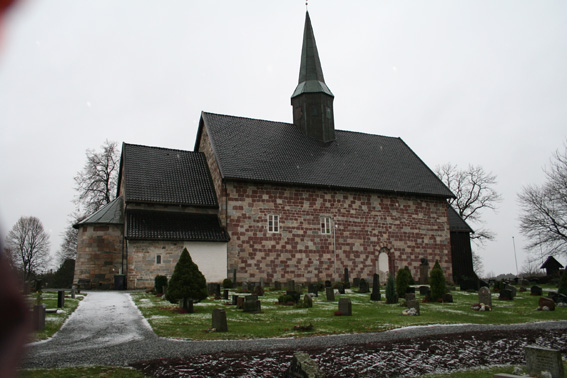 Fil:Rygge kirke Fasade 3.jpg